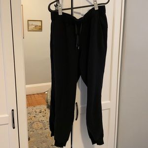 Classic Lululemon trackpants. Size 6 gently used and in very good condition.